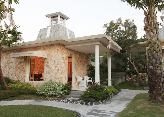 Villa Noah And Chapel *